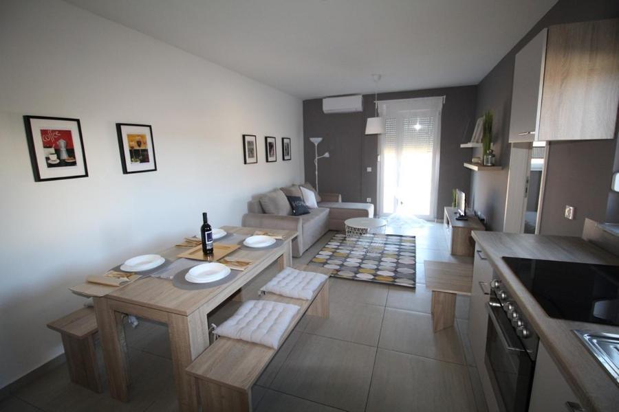 Apartments "Sun-Mauro" - Suitable For Groups Of People Novaglia Esterno foto