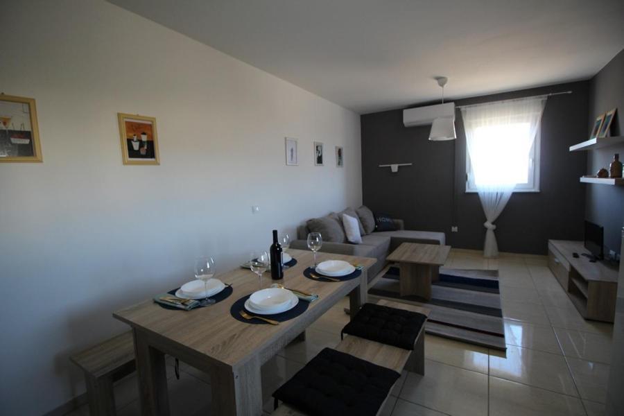 Apartments "Sun-Mauro" - Suitable For Groups Of People Novaglia Esterno foto