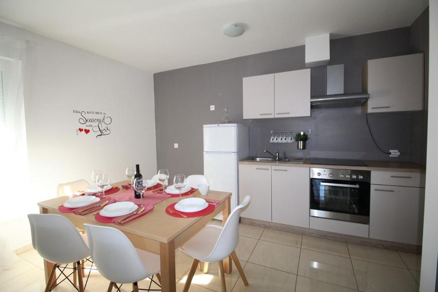 Apartments "Sun-Mauro" - Suitable For Groups Of People Novaglia Esterno foto